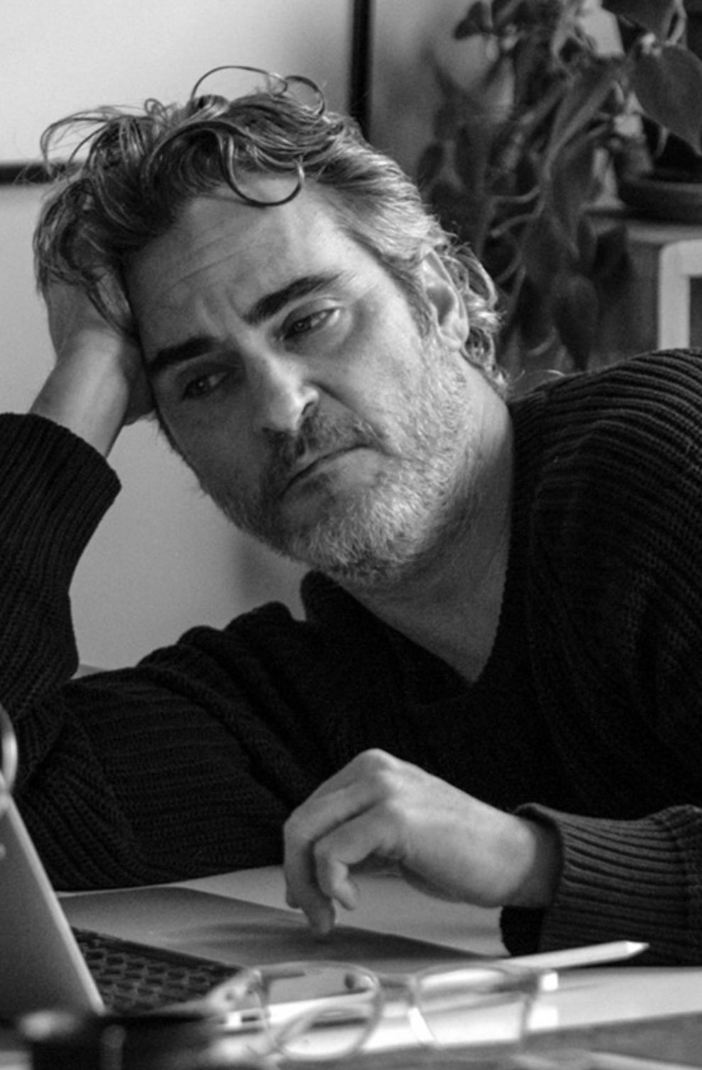 26 Famous Men Early Movie Roles Vs Latest