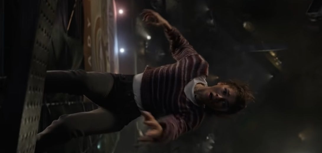 MJ falling from the Statue of Liberty in &quot;Spider-Man: No Way Home&quot;