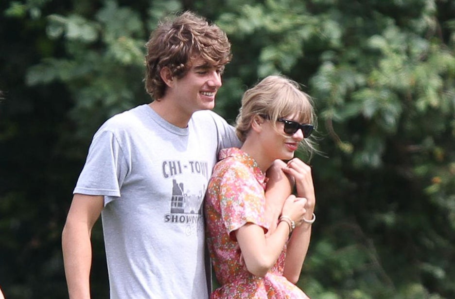 Conor Kennedy and Taylor Swift canoodling on the Cape