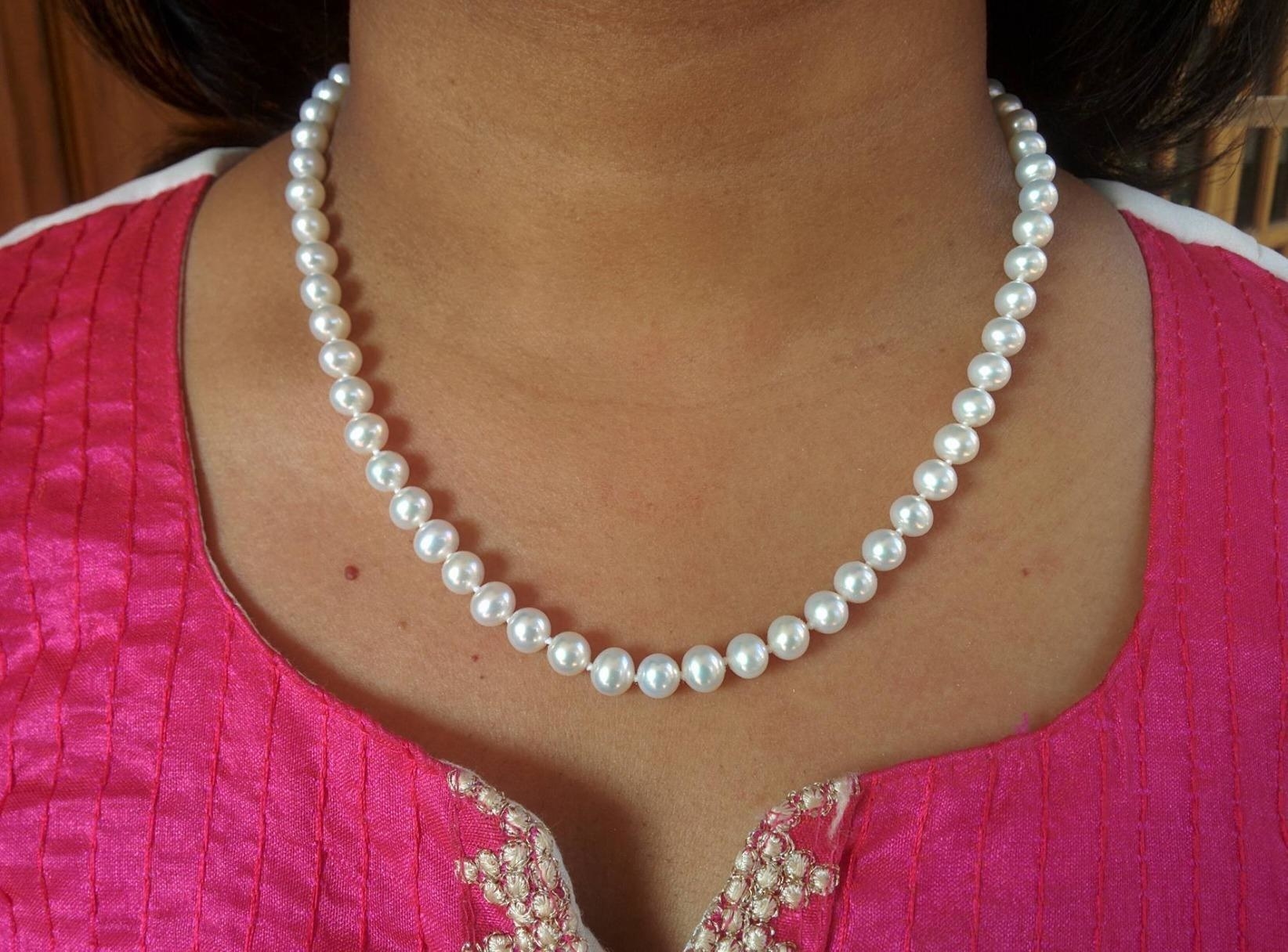 21 Best Pearl Necklaces That'll Always Be In Style 2022