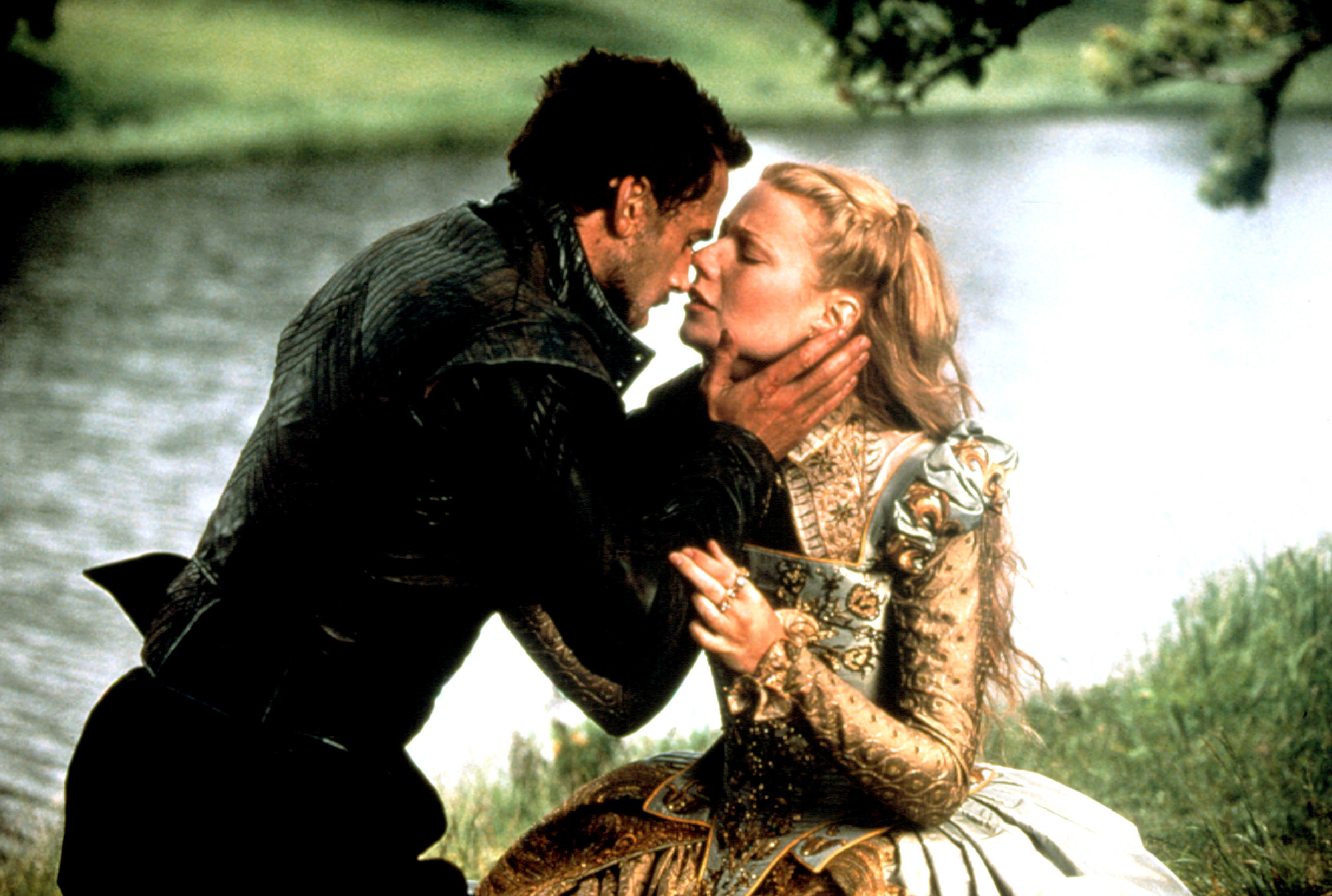 Joseph Fiennes and Gwyneth Paltrow kiss each other by a lake
