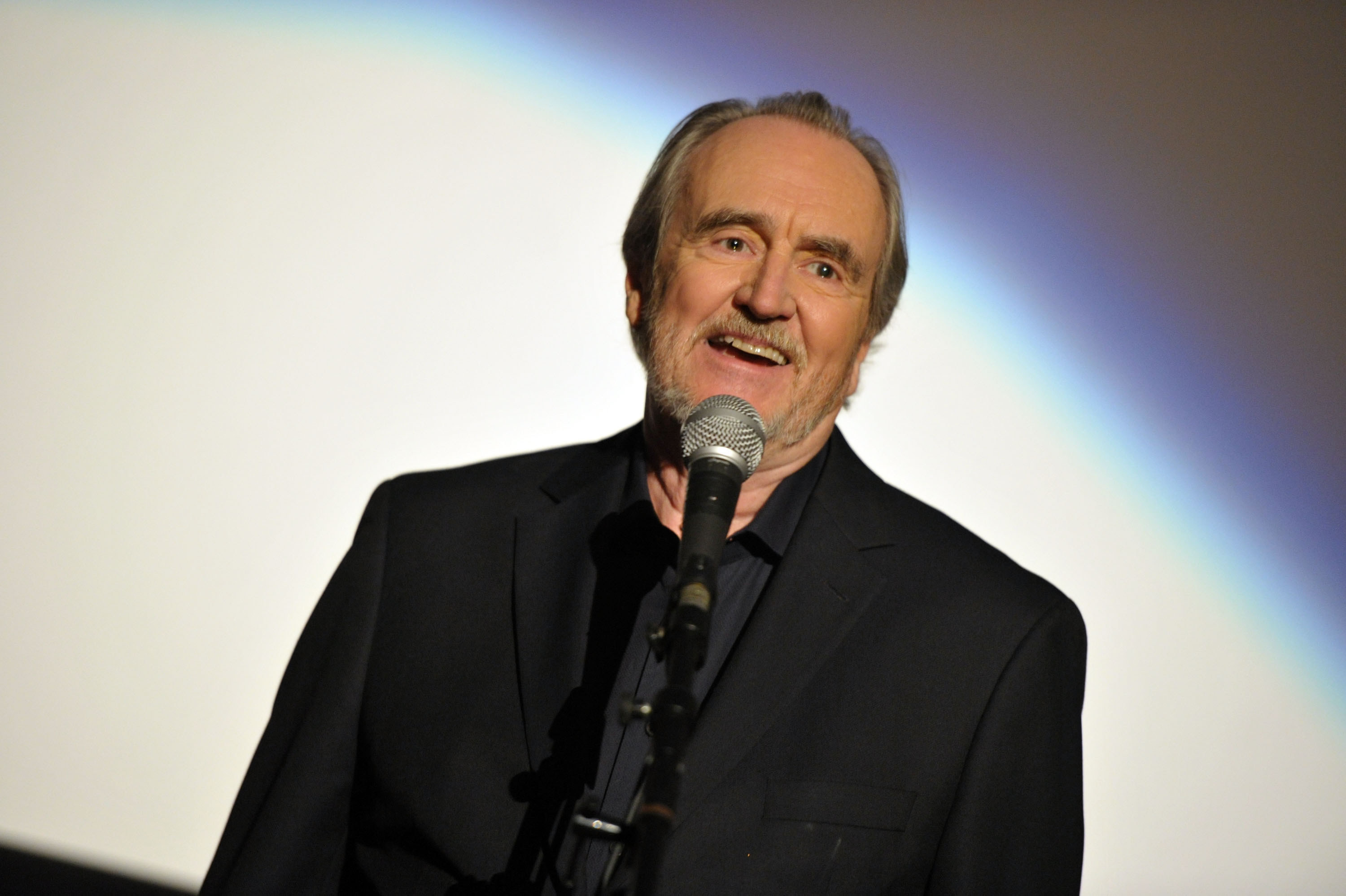 Wes Craven talking into a microphone