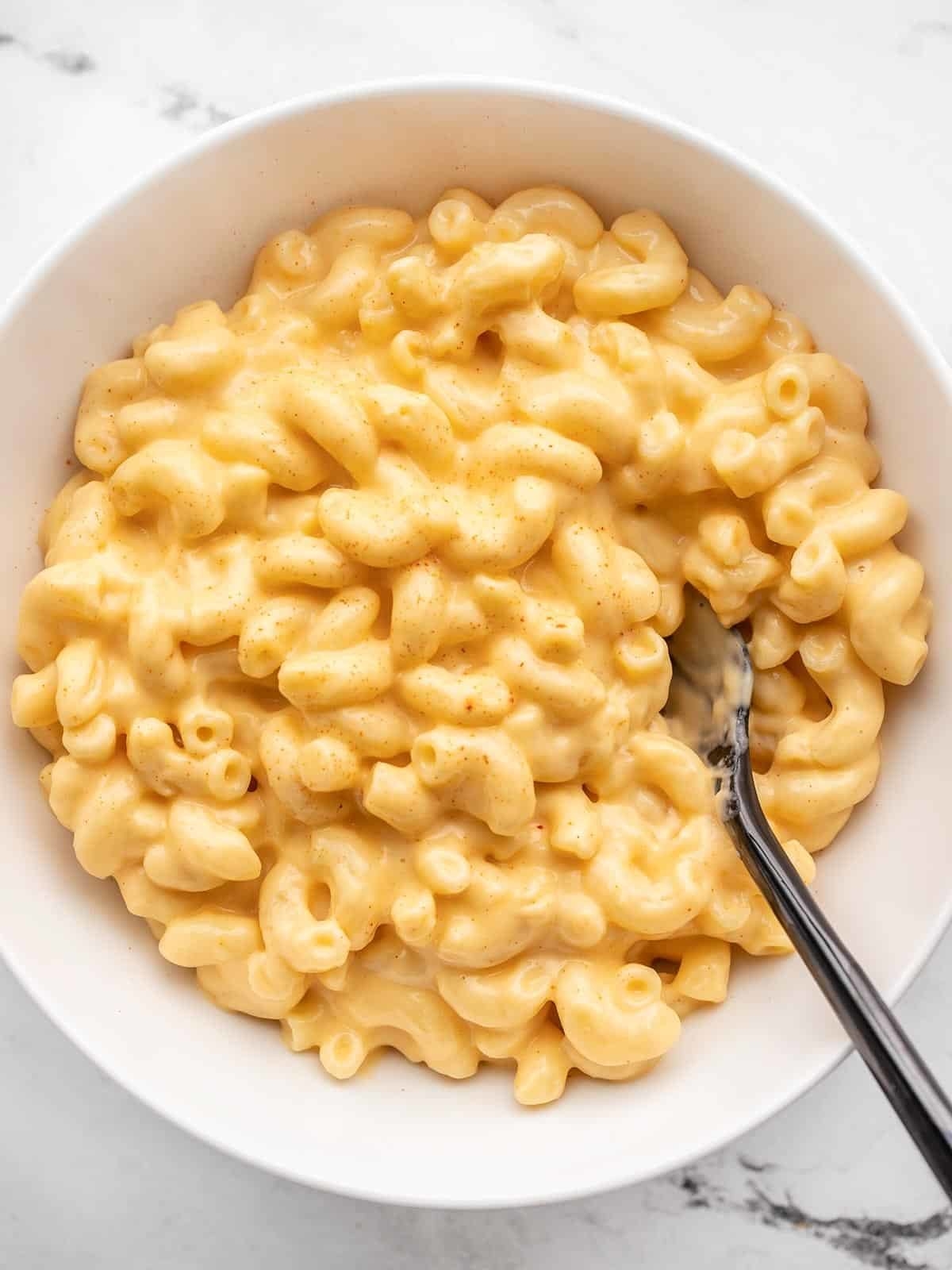 A bowl of very creamy mac &#x27;n&#x27; cheese.