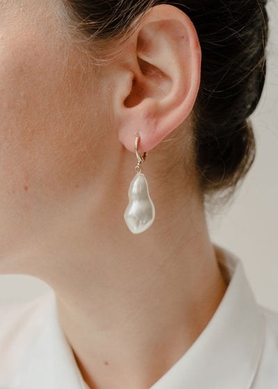 Short Gold Cream Pearl Earrings Drop Dangle Glass Bead Pierced Hook Classy 
