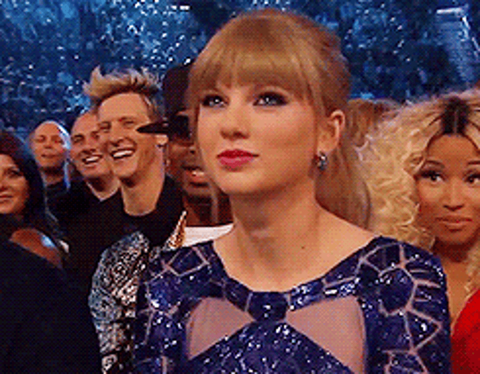 Taylor smiles and nods at an award show