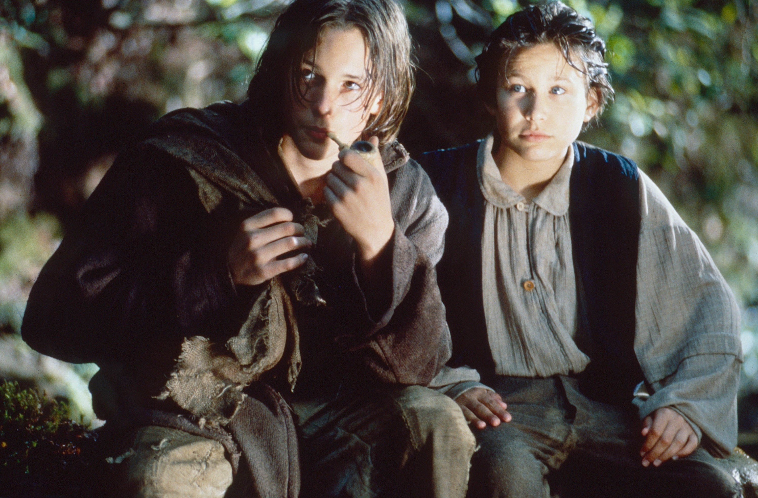 Brad Renfro and Jonathan Taylor Thomas in “Tom and Huck”