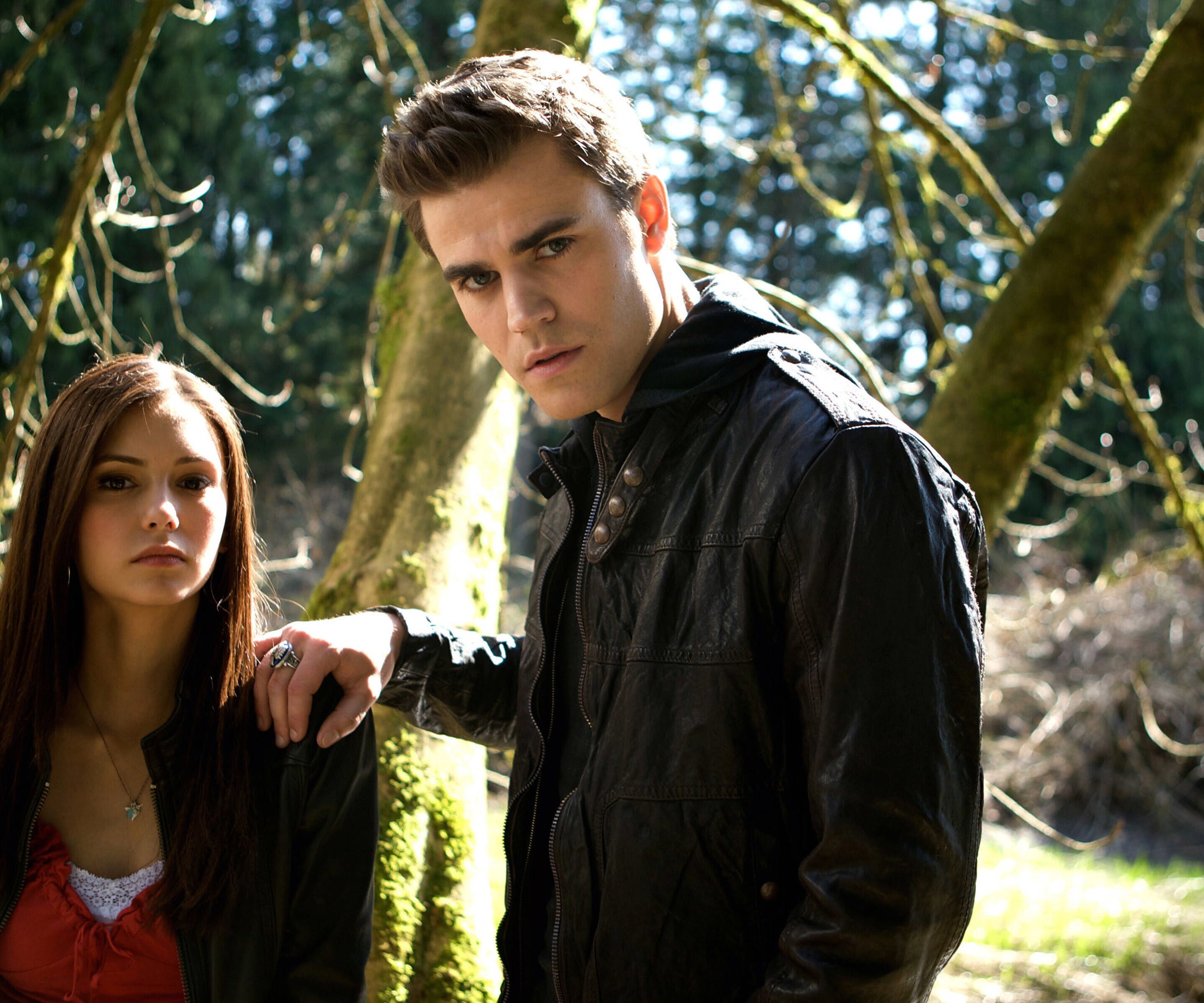 Paul and Nina as Stefan and Elena in the pilot