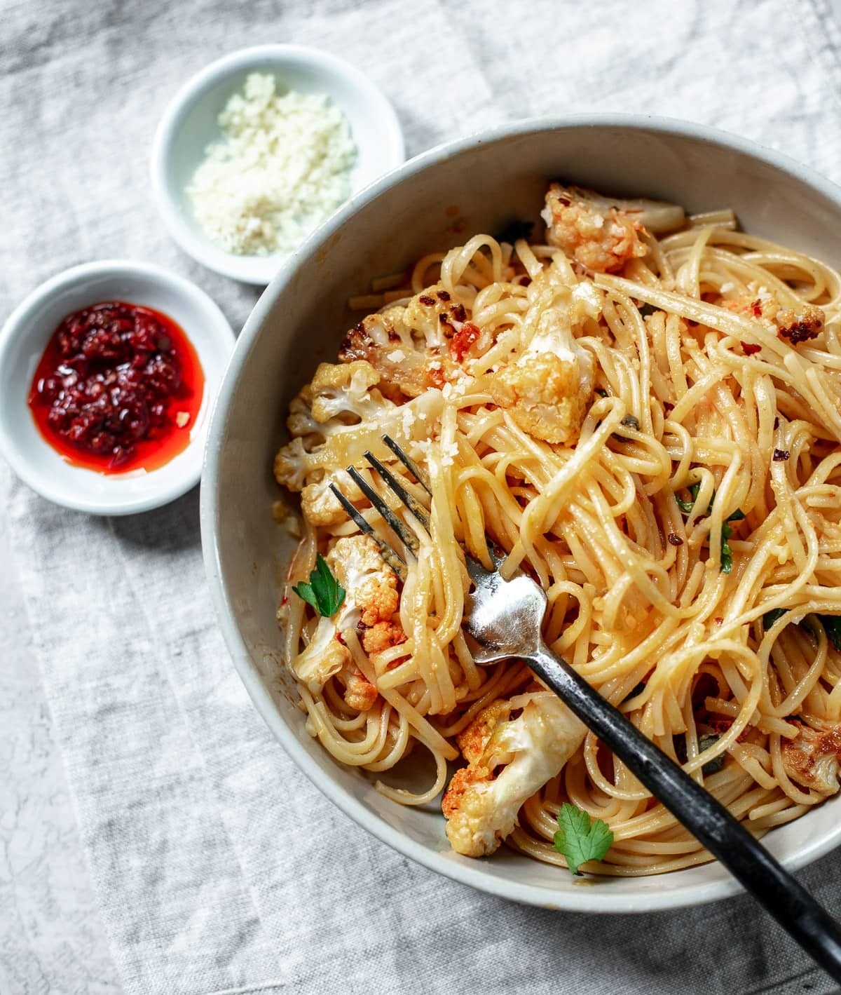 Spaghetti in tomato sauce with cauliflower.