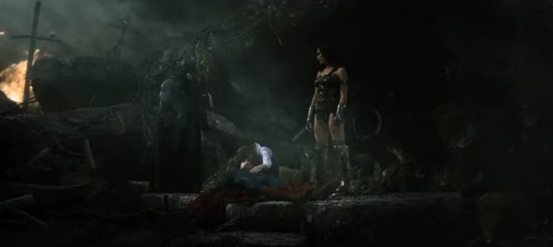Batman and Wonder Woman standing next to Lois as she weeps over Superman&#x27;s corpse in &quot;Batman v Superman: Dawn of Justice&quot;