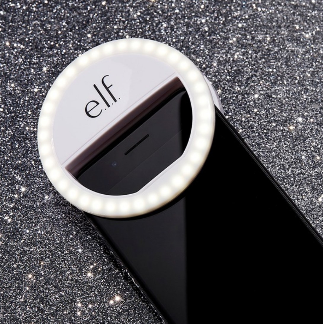A round selfie light clip attached to a phone