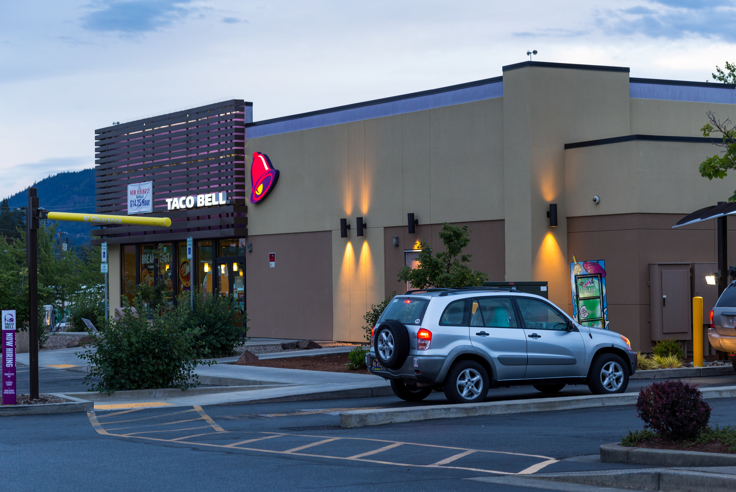 The exterior of a Taco Bell restaurant