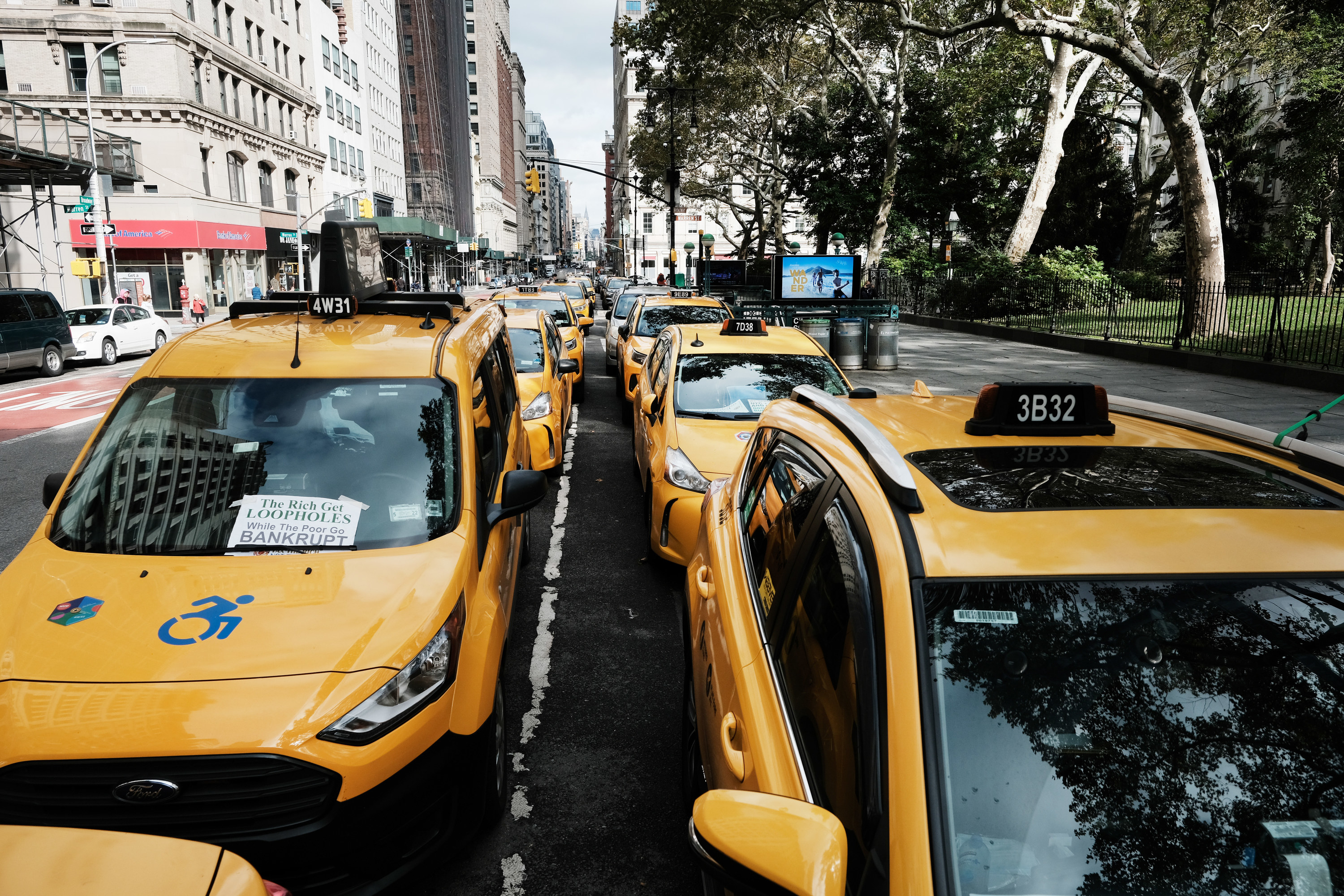 Taxi cabs sitting in two rows in New York City