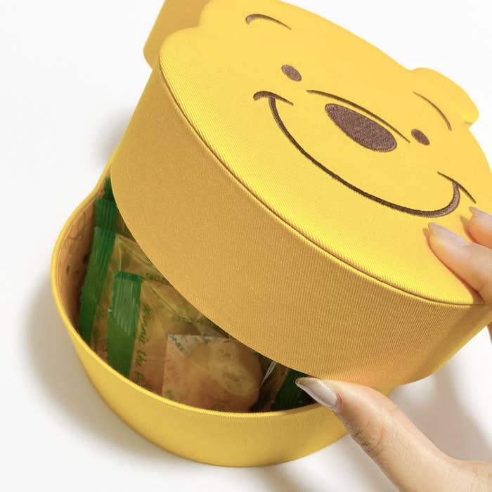 ディズニーランド 可愛すぎて衝撃うけた お菓子ぎゅうぎゅうの プーさんお土産 思わず自分用に買っちゃったよ