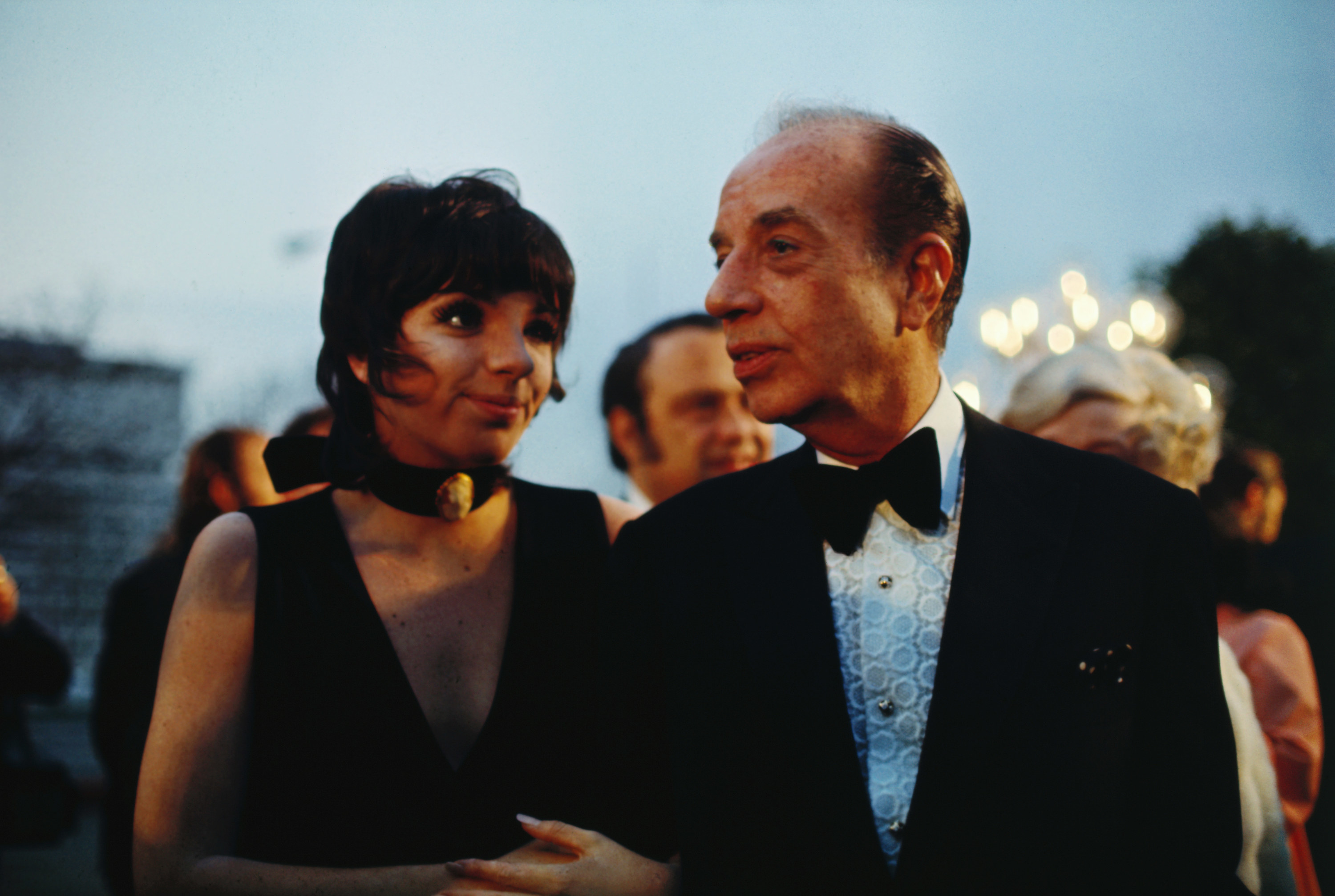 Liza Minnelli and Vincent Minelli walking