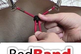 a model showing how the band tightens to hold sheets in place