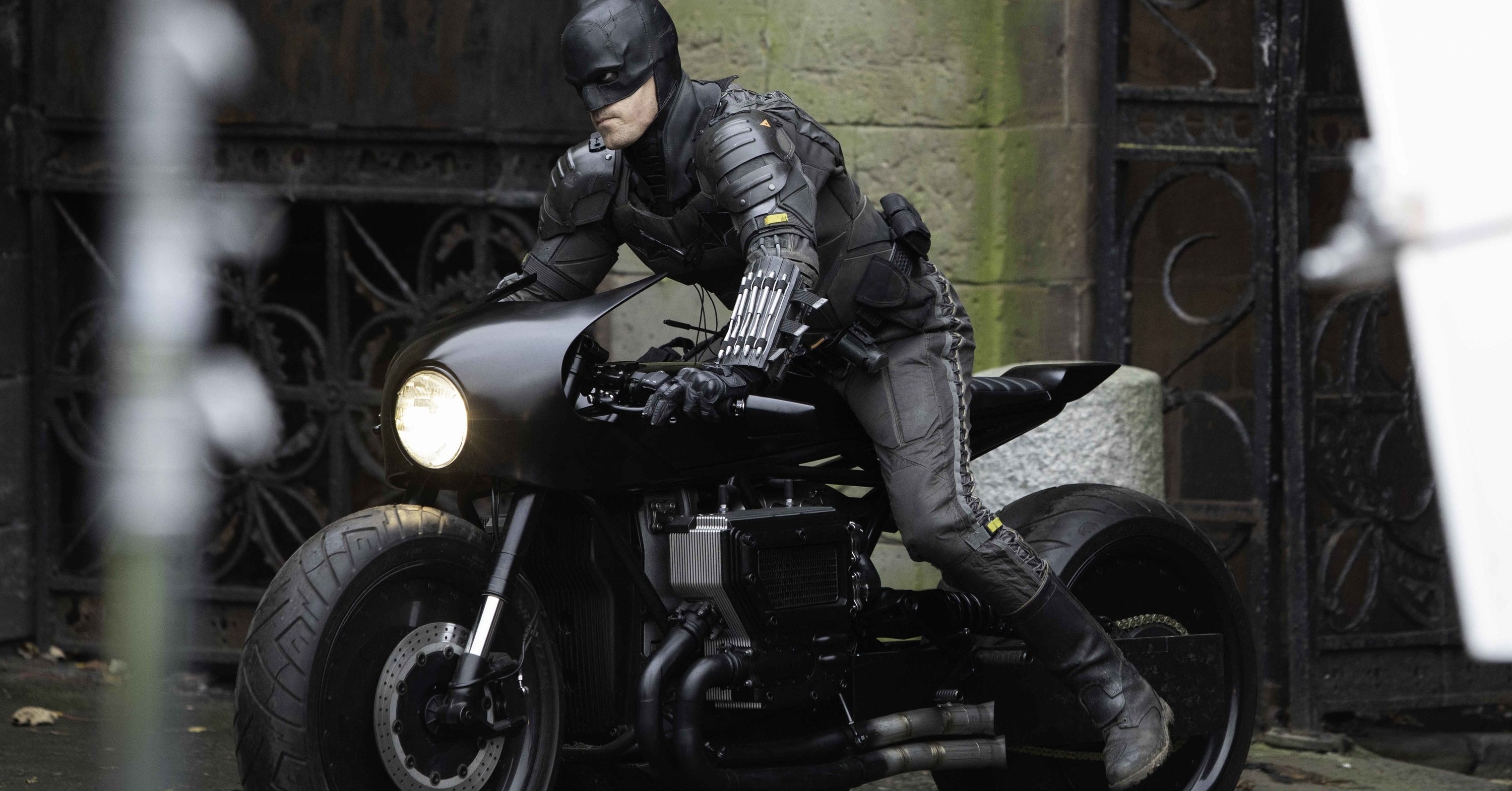 Robert Pattinson's Emo Eyeliner In "The Batman" Has Been Fully Explained By Director Matt Reeves