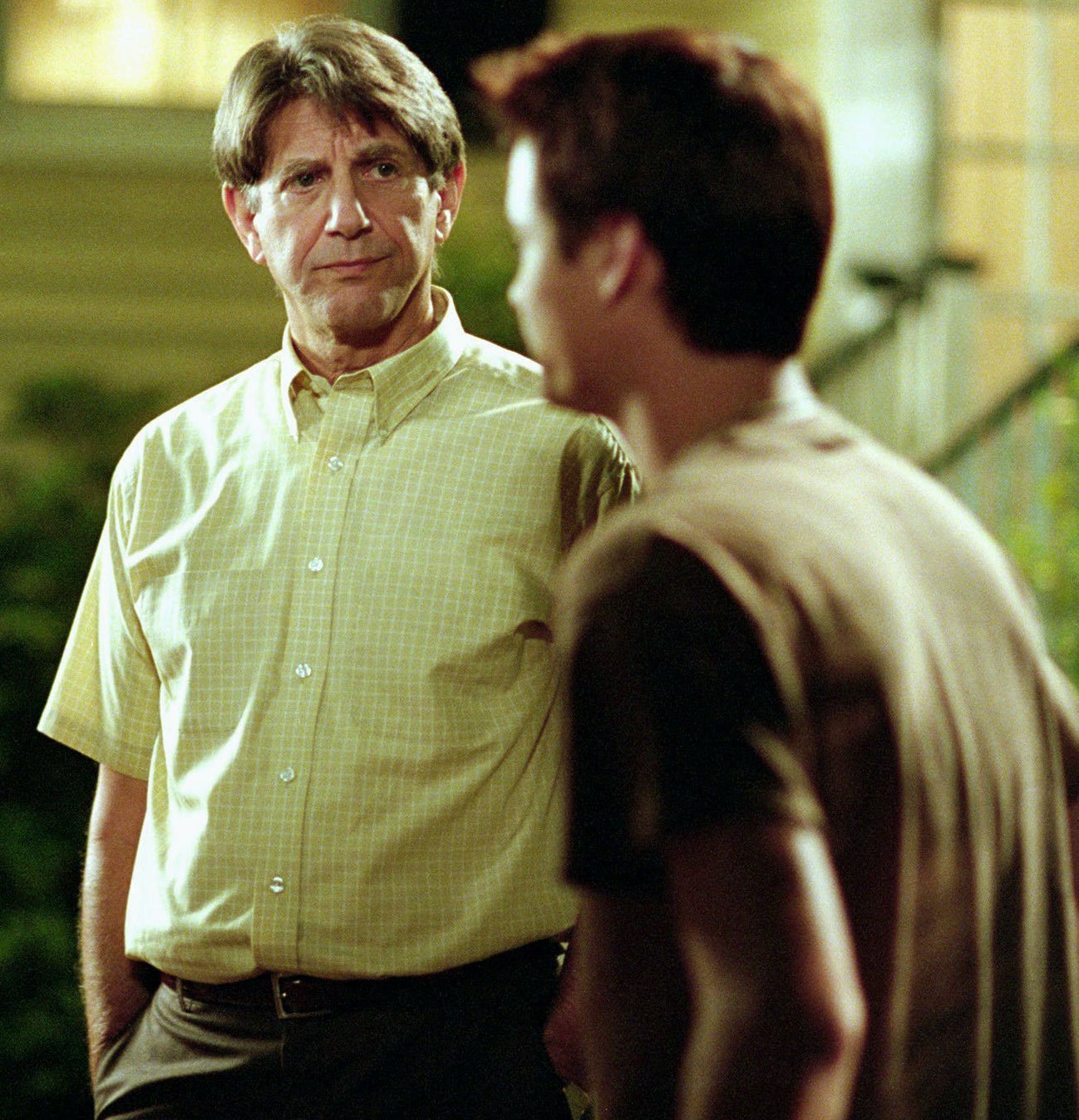 Peter Coyote and Shane West in A Walk to Remember