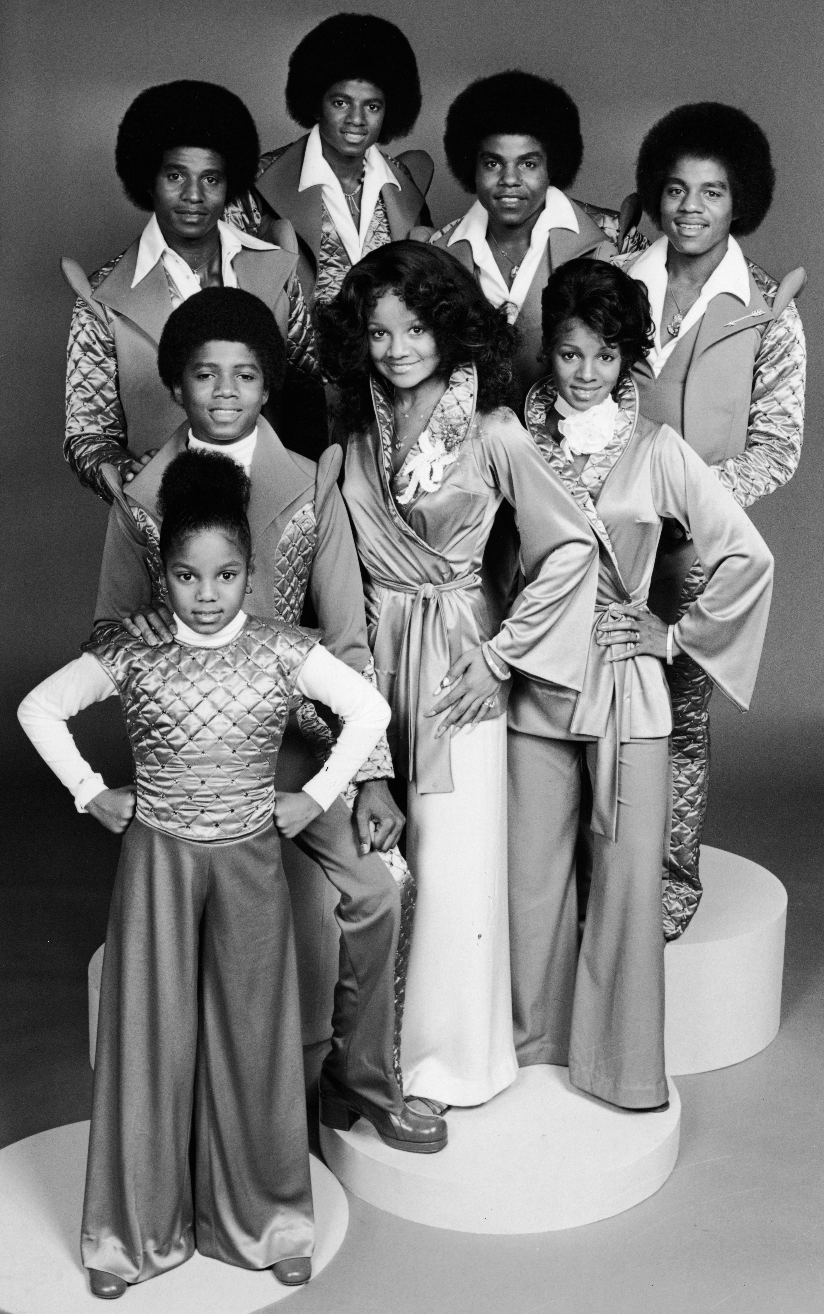 Janet, Randy, Jackie, Michael, Tito, Marlon, LaToya and Rebbie Jackson in1977