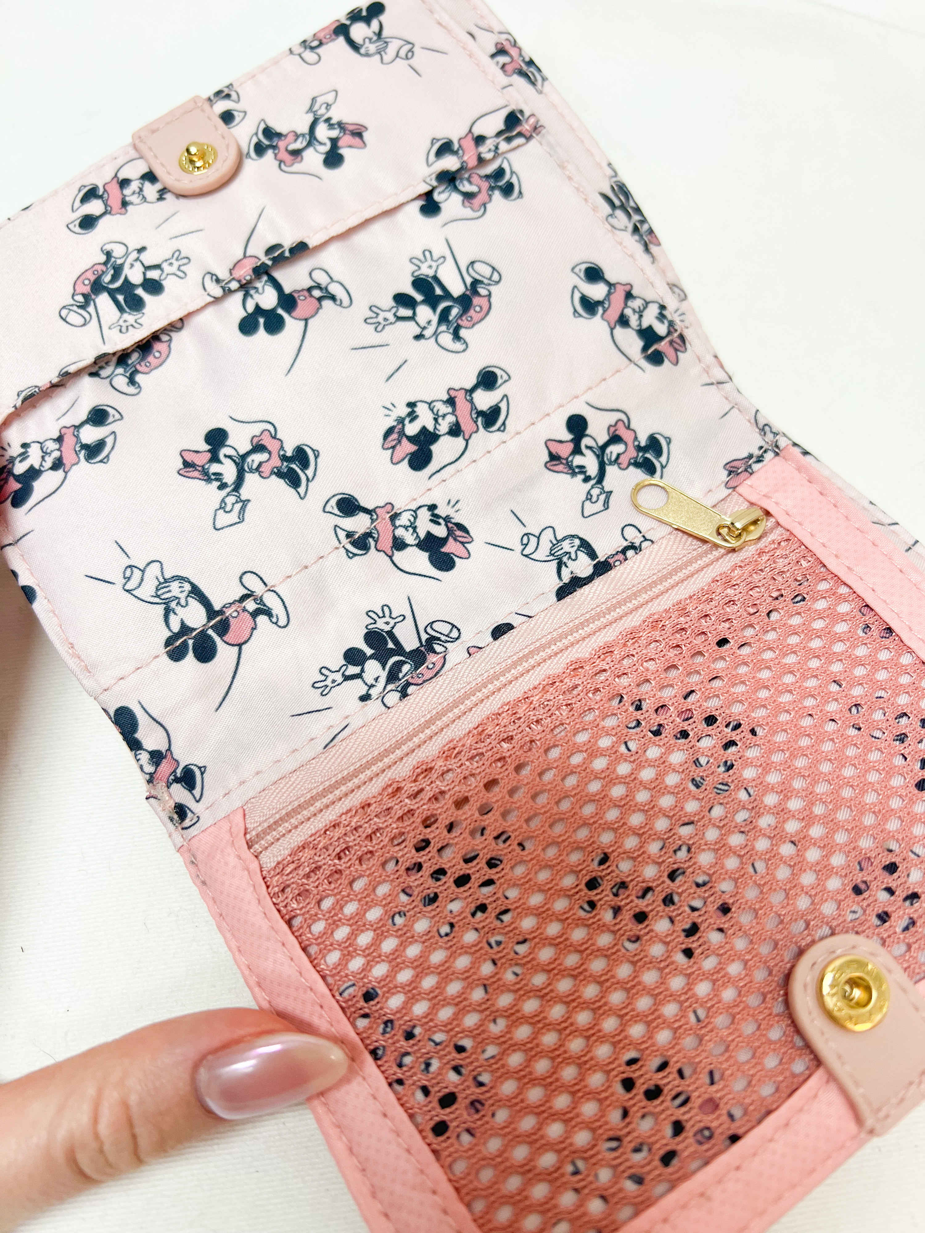 キュートすぎるでしょ…！ディズニーストアの「ミニーちゃんポーチ