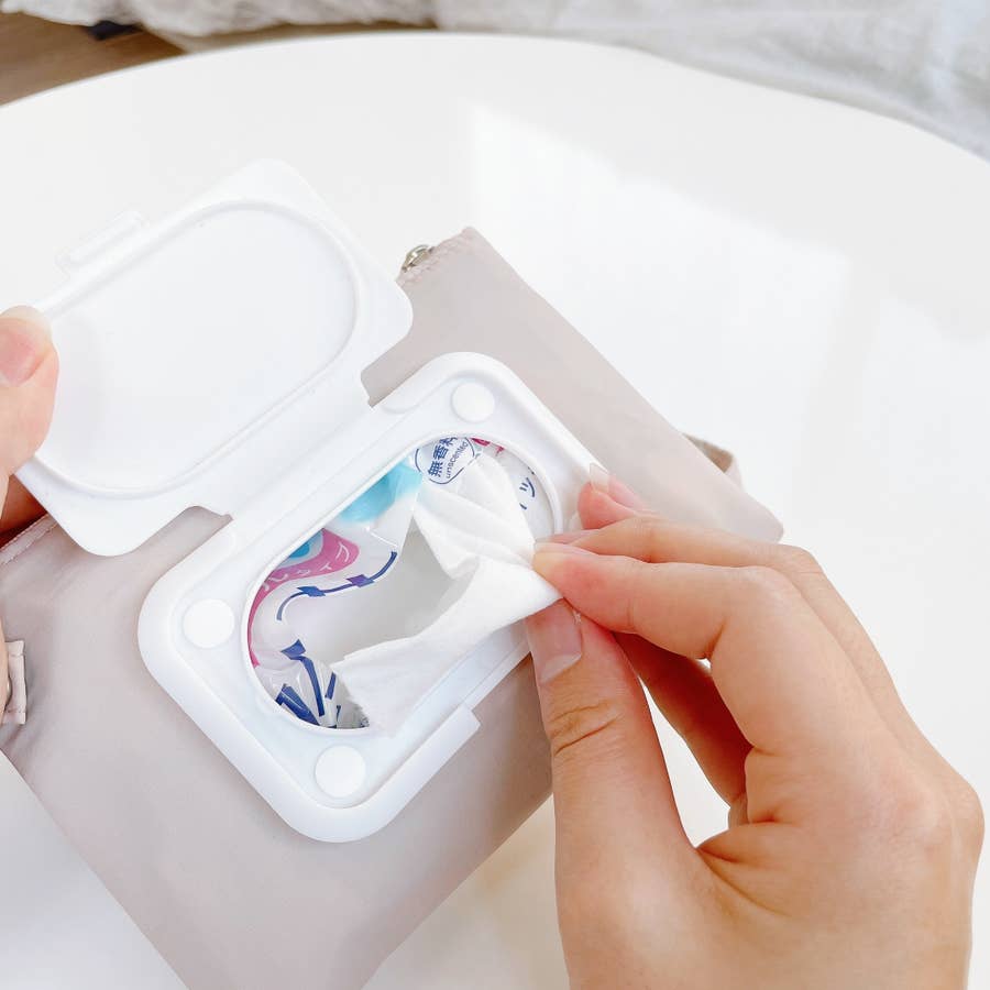 キュートすぎるでしょ ディズニーストアの ミニーちゃんポーチ 衛生グッズがまるっと入るんです