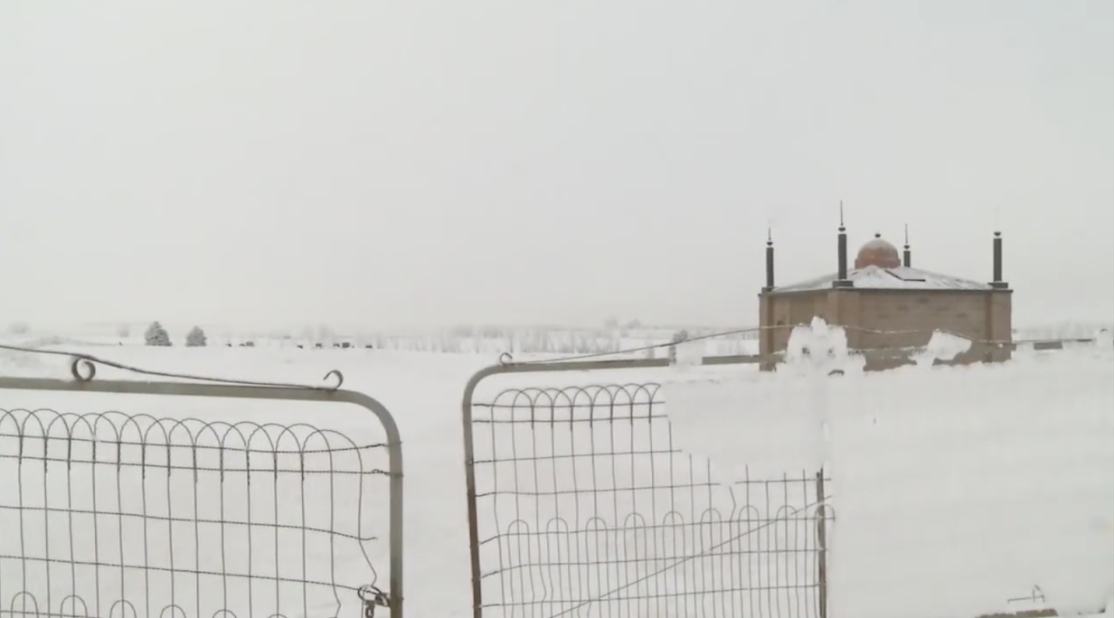 The mosque in the snow from a further distance