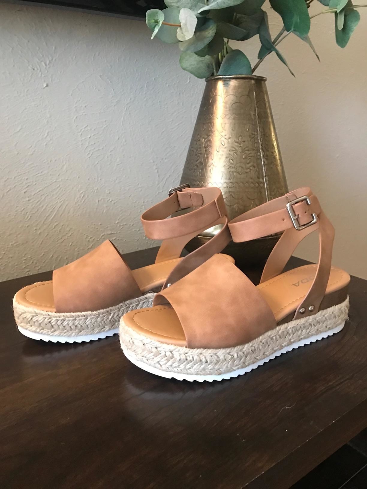 Platform hot sale sandals tan