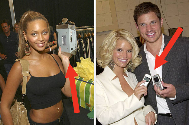 55 Very Awkward Pictures Of Celebrities Posing With Things So They Could Get Them For Free That Will Never Not Be Funny