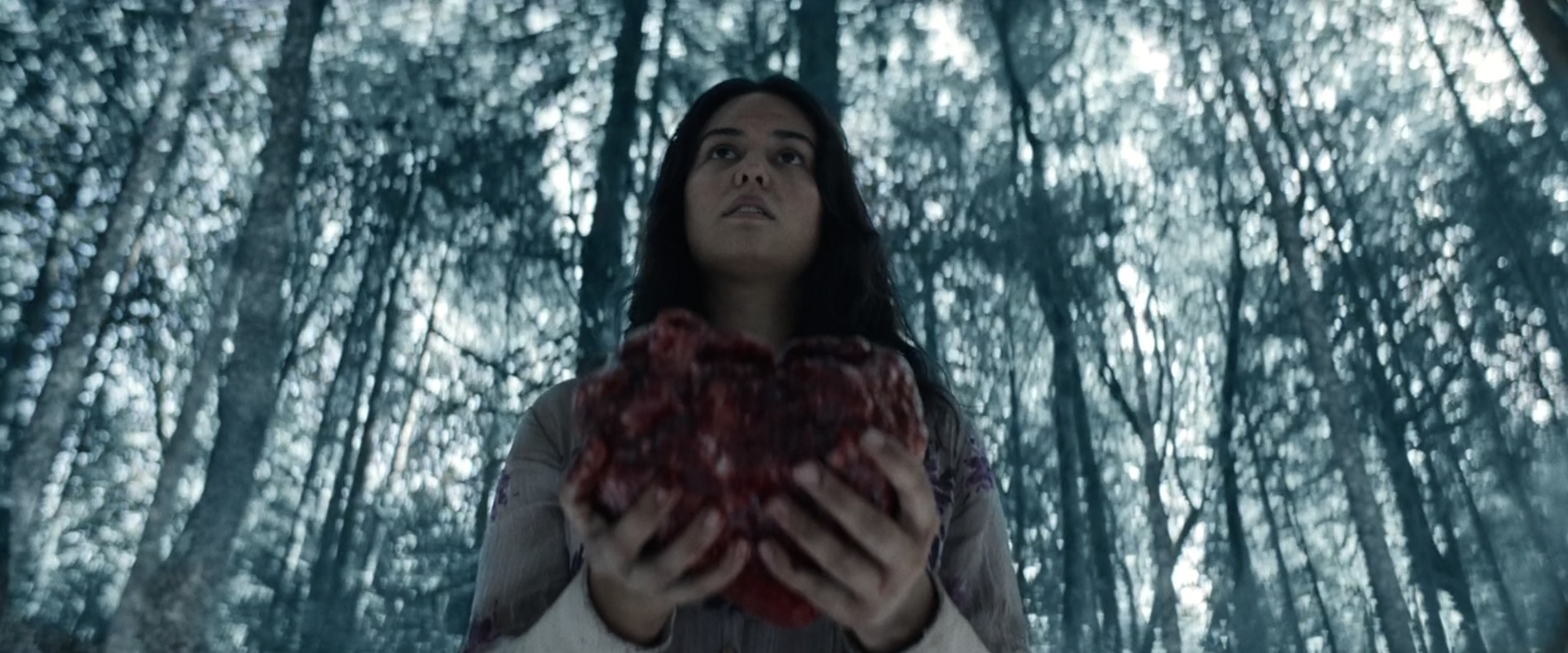 Teen Lottie holding a bear heart in Yellowjackets