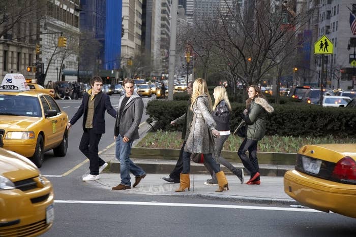The cast of Gossip Girl cross the street