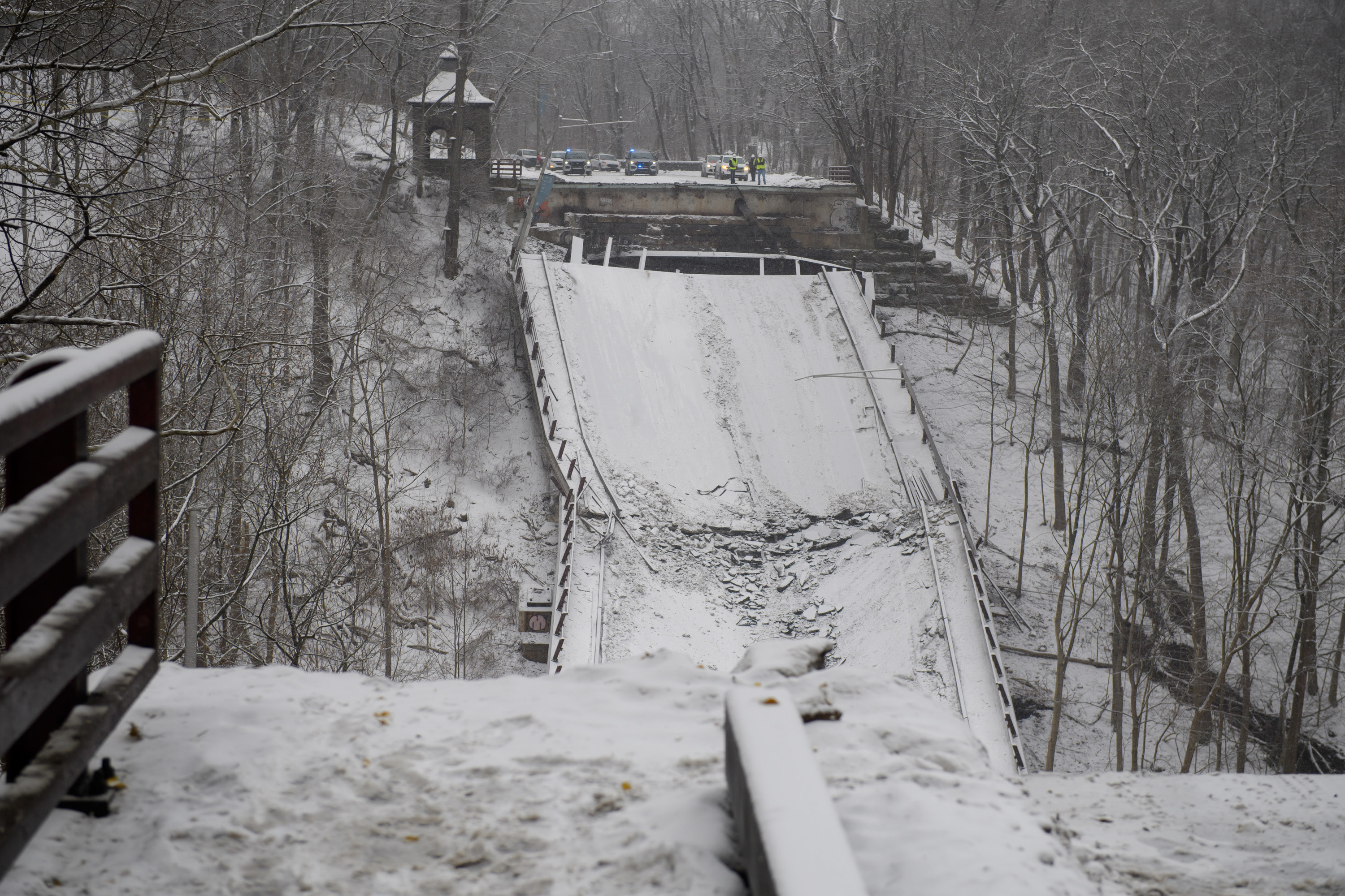 A view of the bridge shows the entire middle section collapsed