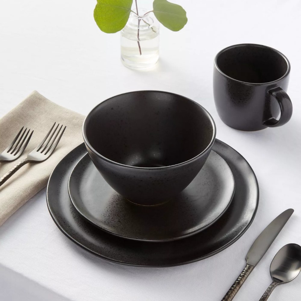 The dinnerware set in the color Black