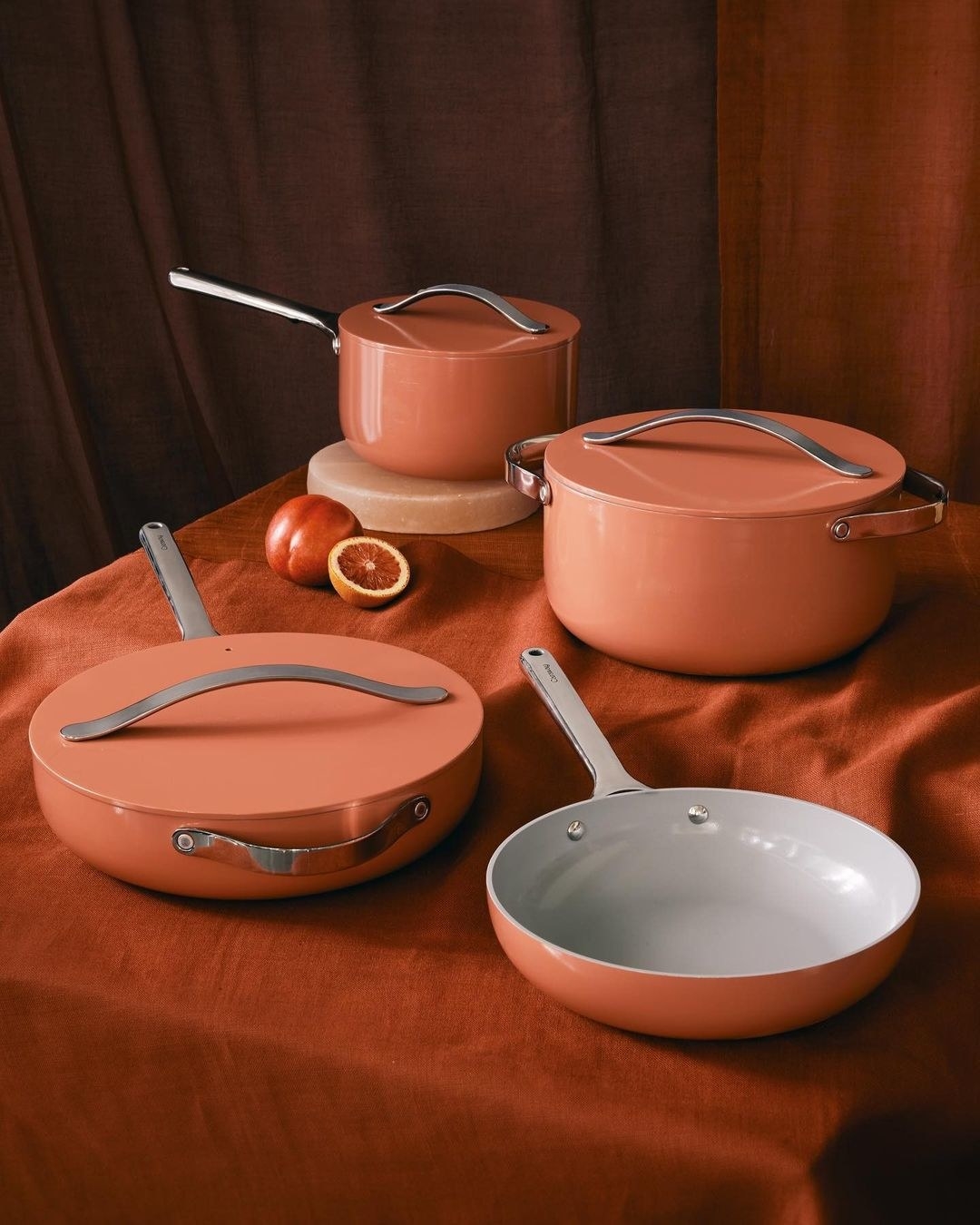 The cookware set in the color Perracotta