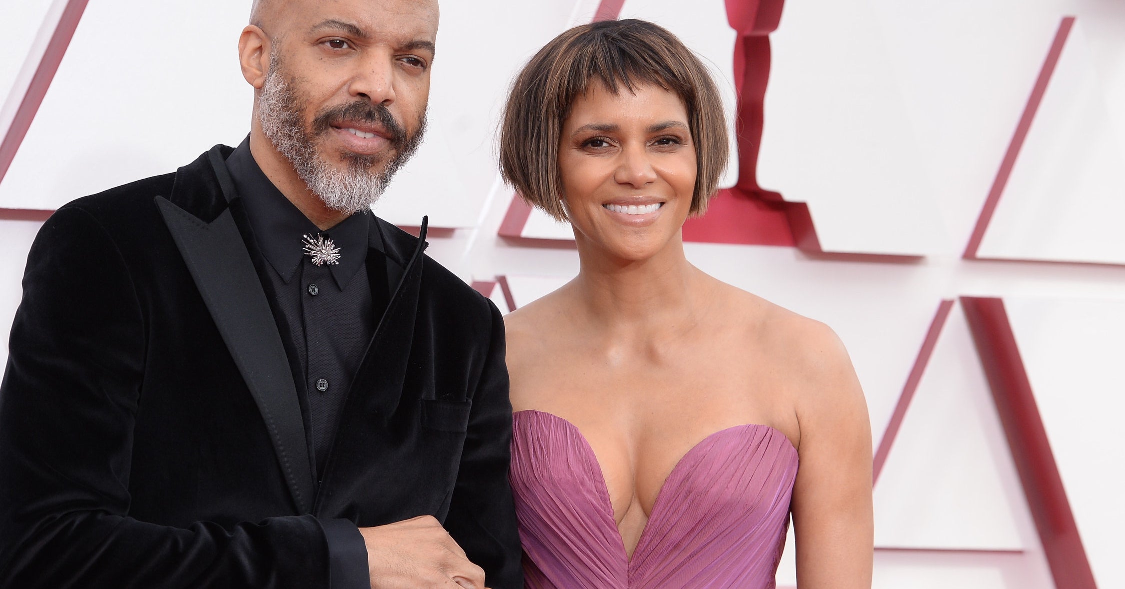 Halle Berry And Van Hunt's Wedding Photo Prank Didn't Turn Out How They Thought It Would