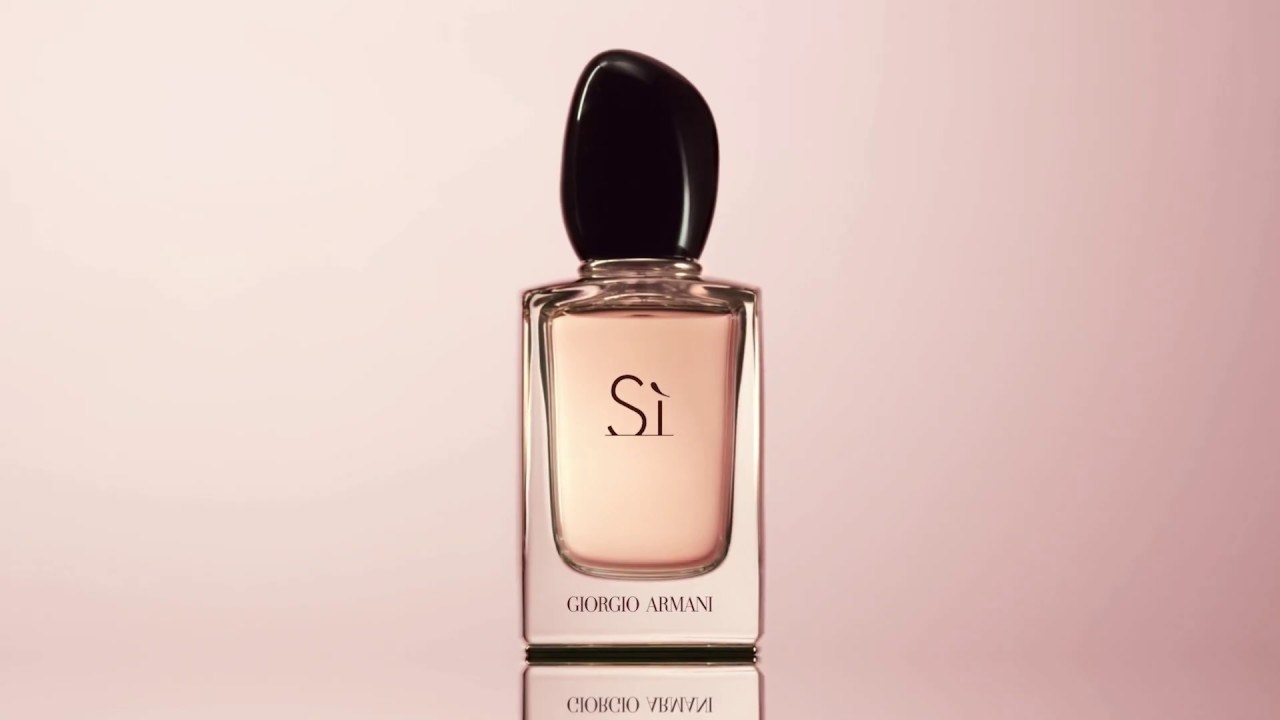 the bottle of Giorgio Armani Sì Eau de Parfum