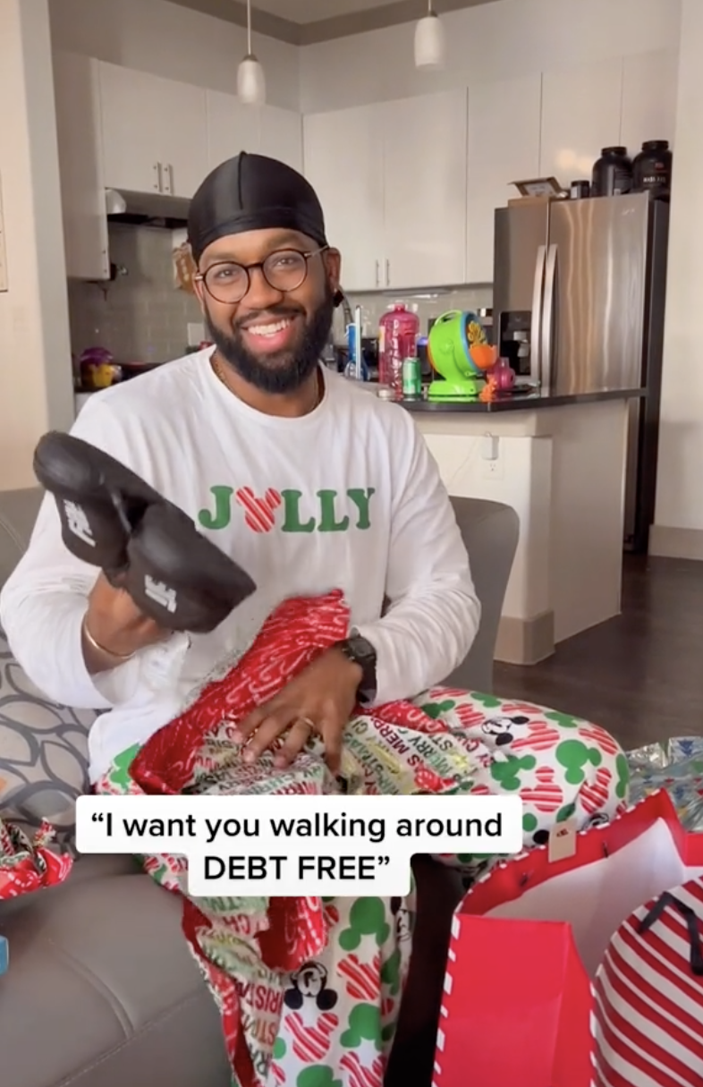 [https://img.buzzfeed.com/buzzfeed-static/static/2022-01/3/15/asset/1fadfc0f7ebf/sub-buzz-4203-1641225310-7.png?crop/u003d786:1179