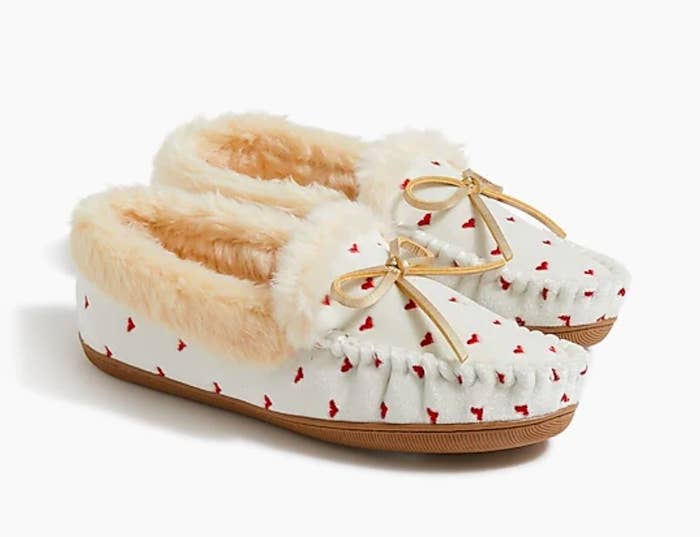 White slippers with embroidered red hears, gold bow and fuzzy interior