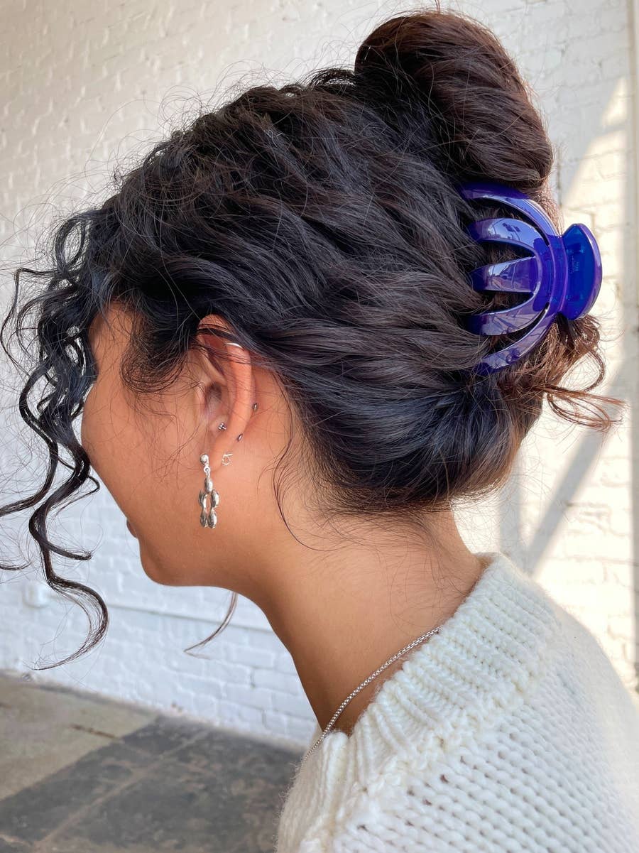 24 Best Claw Clips That'll Actually Hold Your Hair 2022