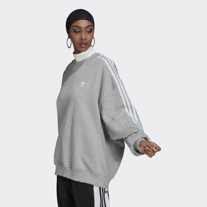 a model wearing the sweatshirt in grey