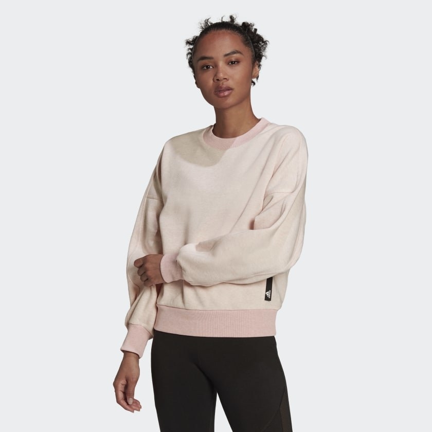 the model wearing the crewneck sweater in pink
