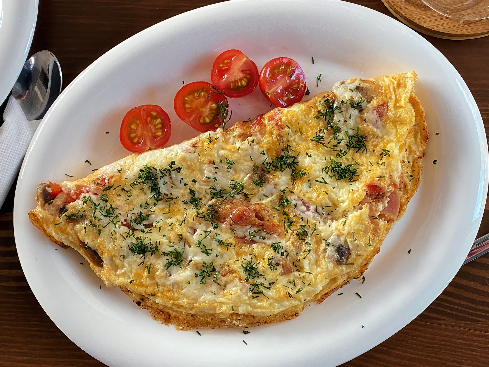 Omelet with herbs, tomatoes and mushrooms.