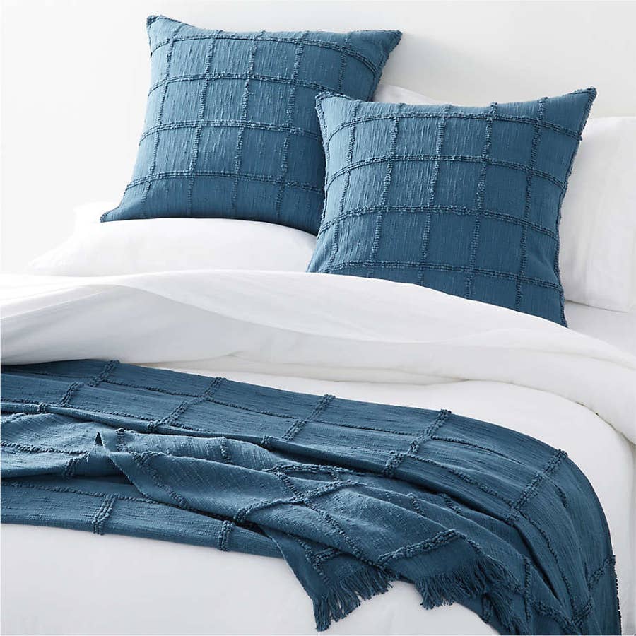 Linen Quilt Size King/Cali King in Reversible Indigo Mixed by Brooklinen