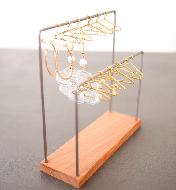 the clothing-rack themed jewelry holder