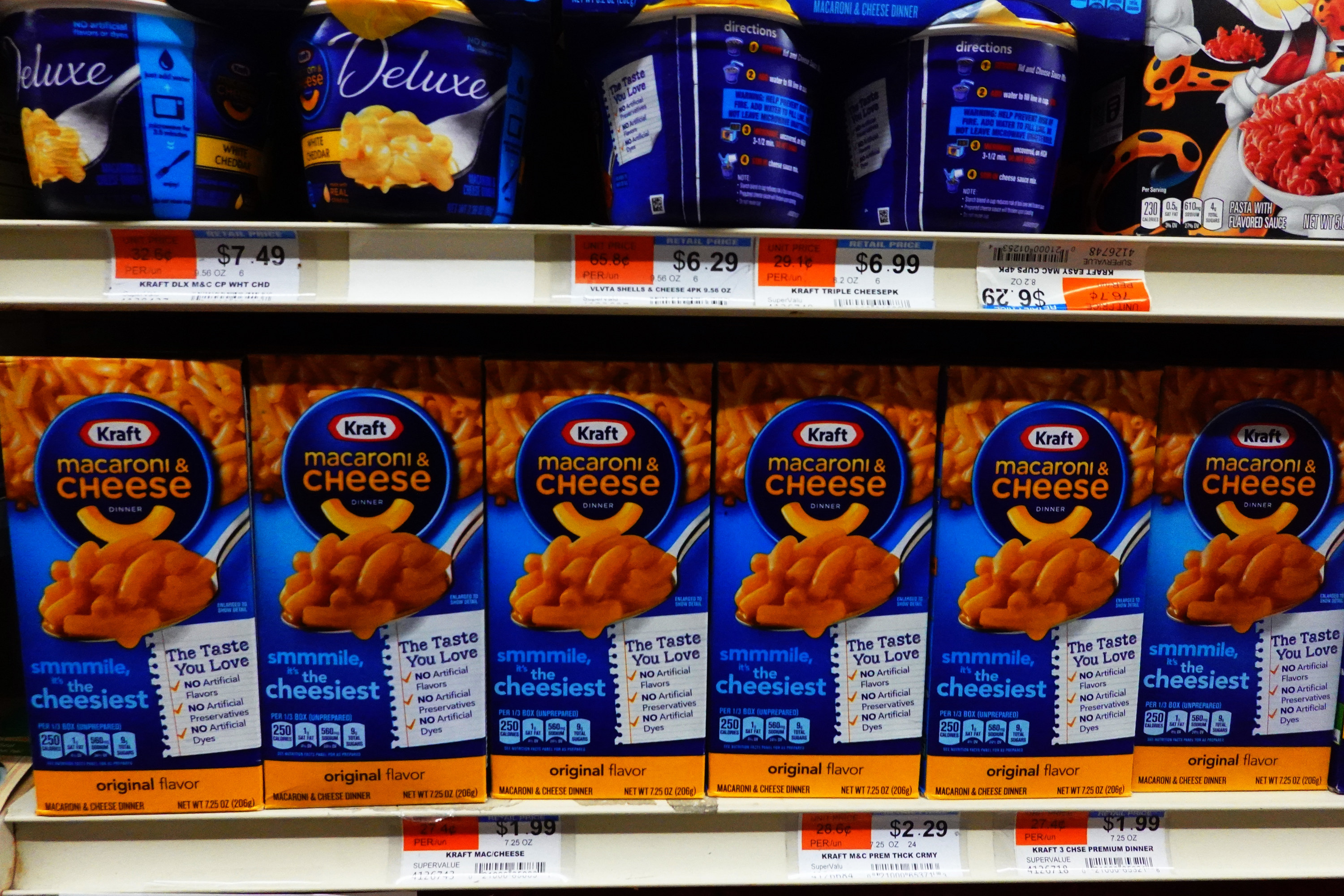 Kraft mac &#x27;n&#x27; cheese on a grocery store shelf