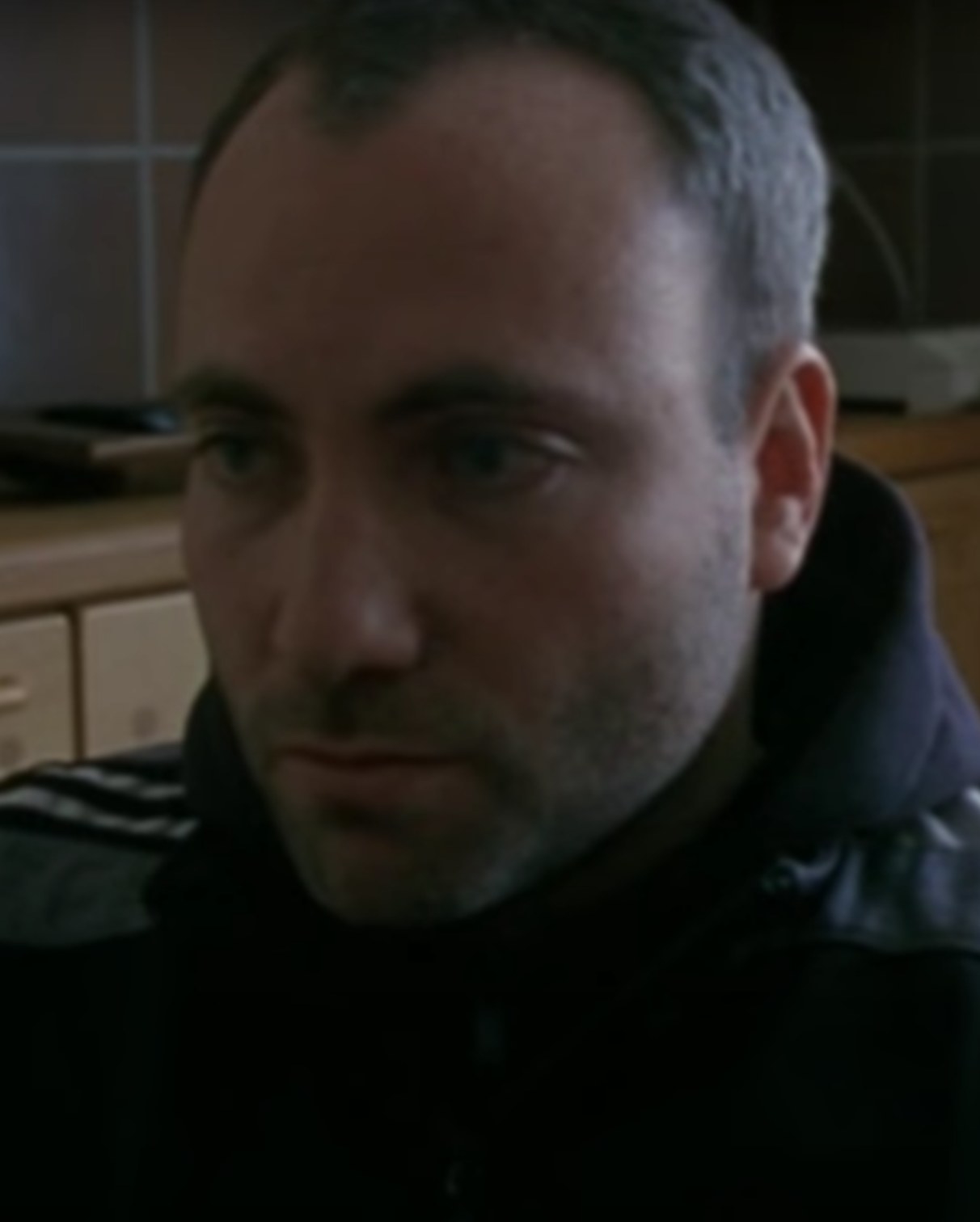 Kim Bodnia as Frank asks him mother for money in &quot;Pusher&quot;