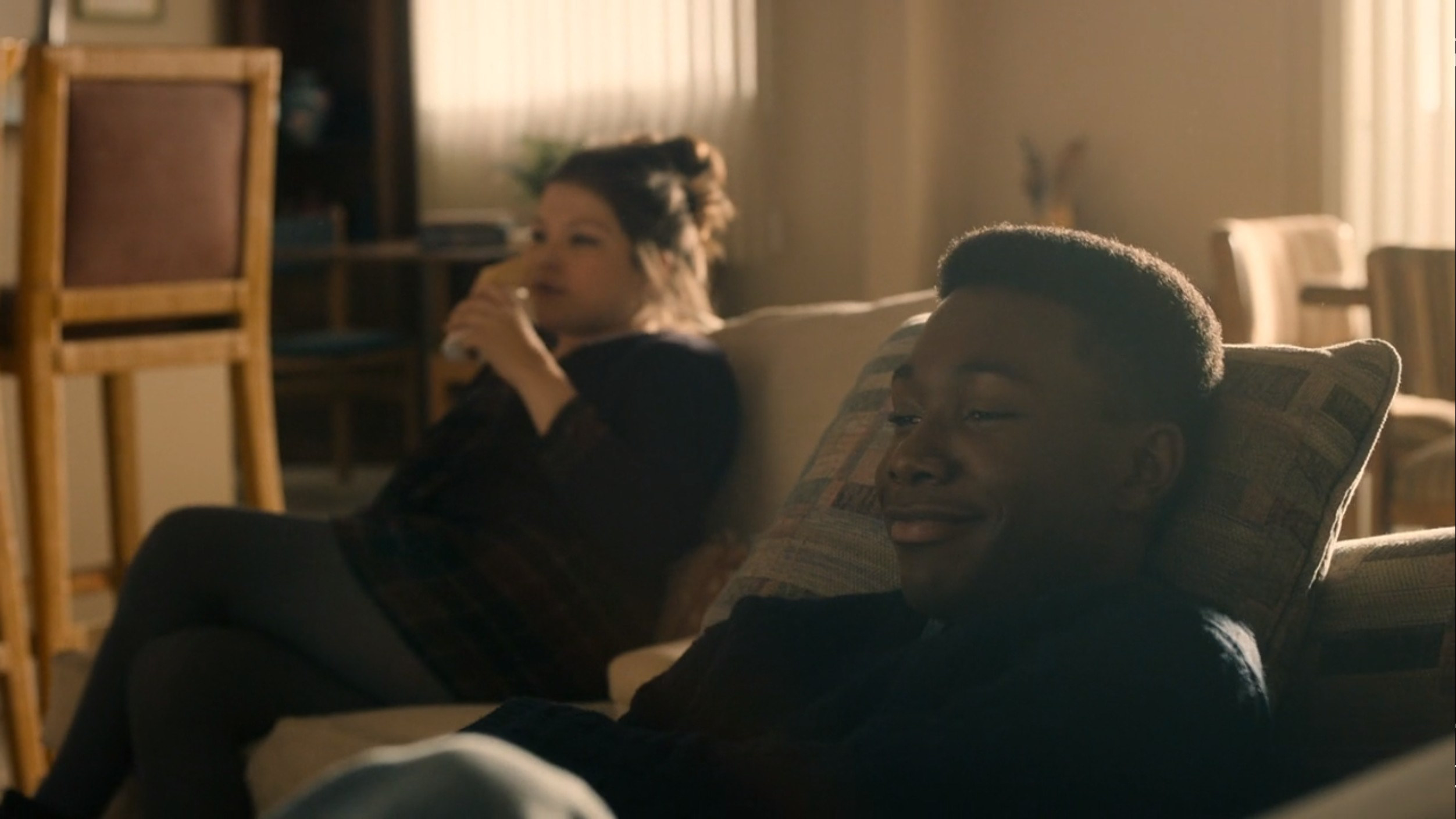 Randall and Kate hanging out in a living room