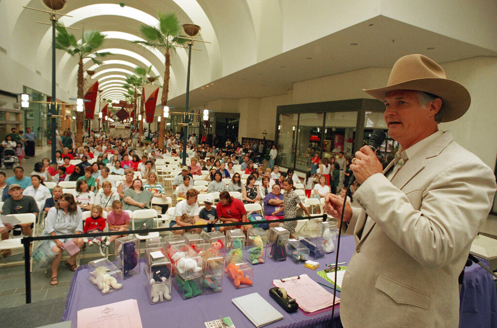 Auctioneer Richard Brewer takes a bid during a Beanie Babies auction at a mall
