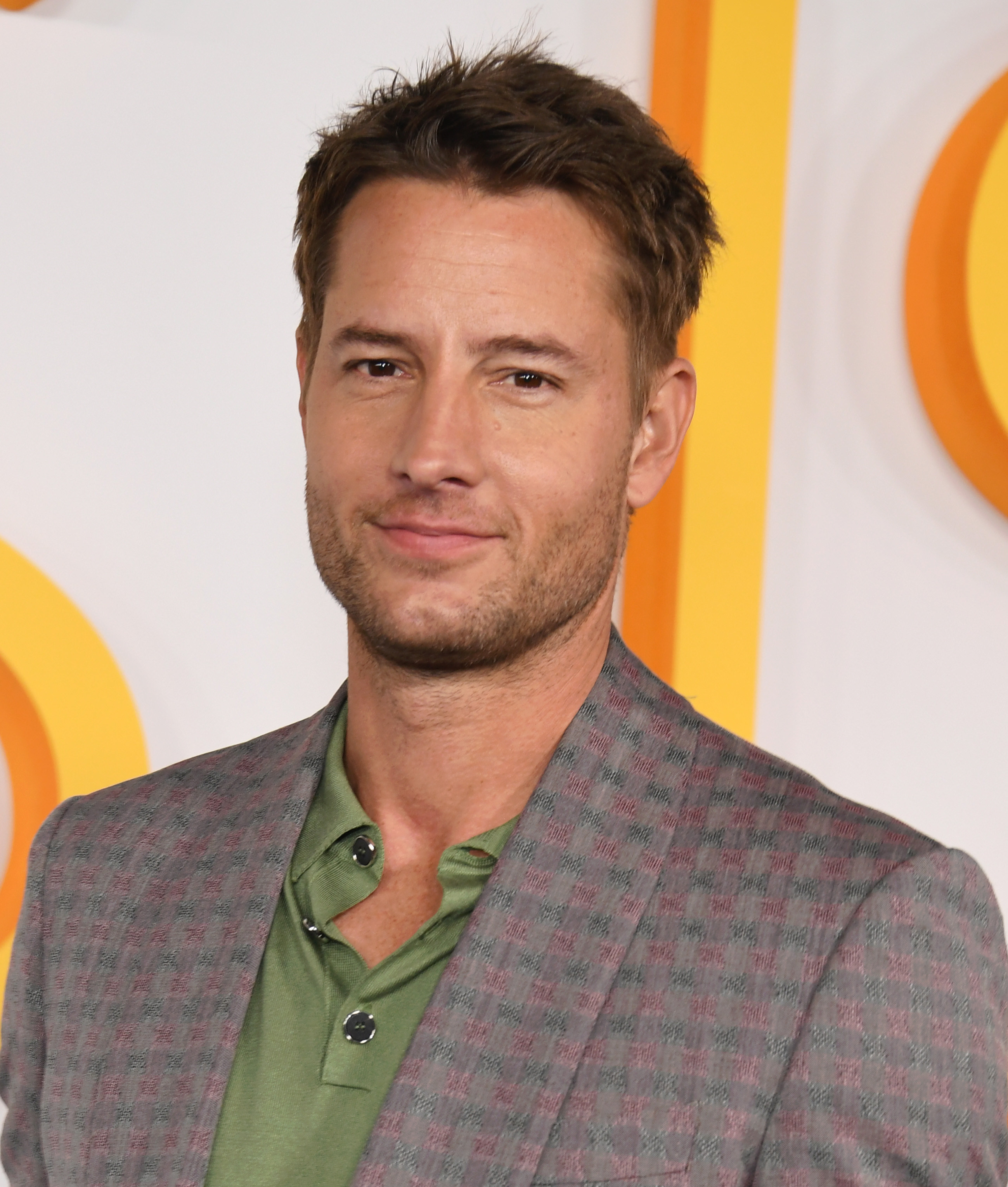 Justin Hartley on the red carpet