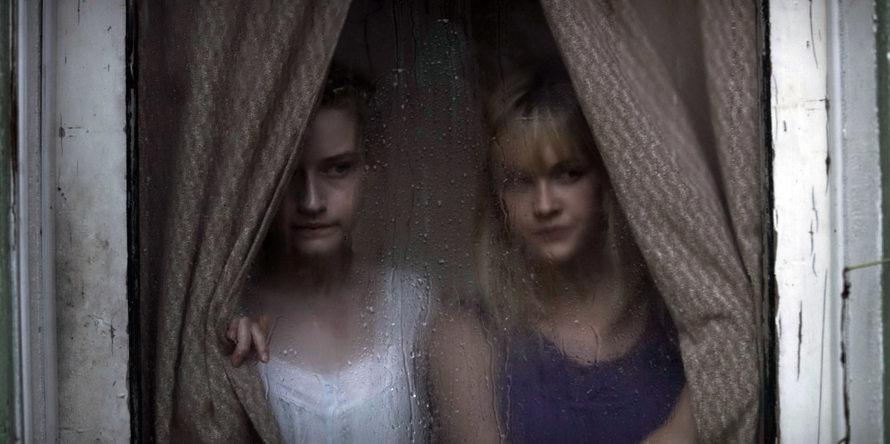 (L-R) Julia Garner &amp;amp; Ambyr Childers in &quot;We Are What We Are&quot;