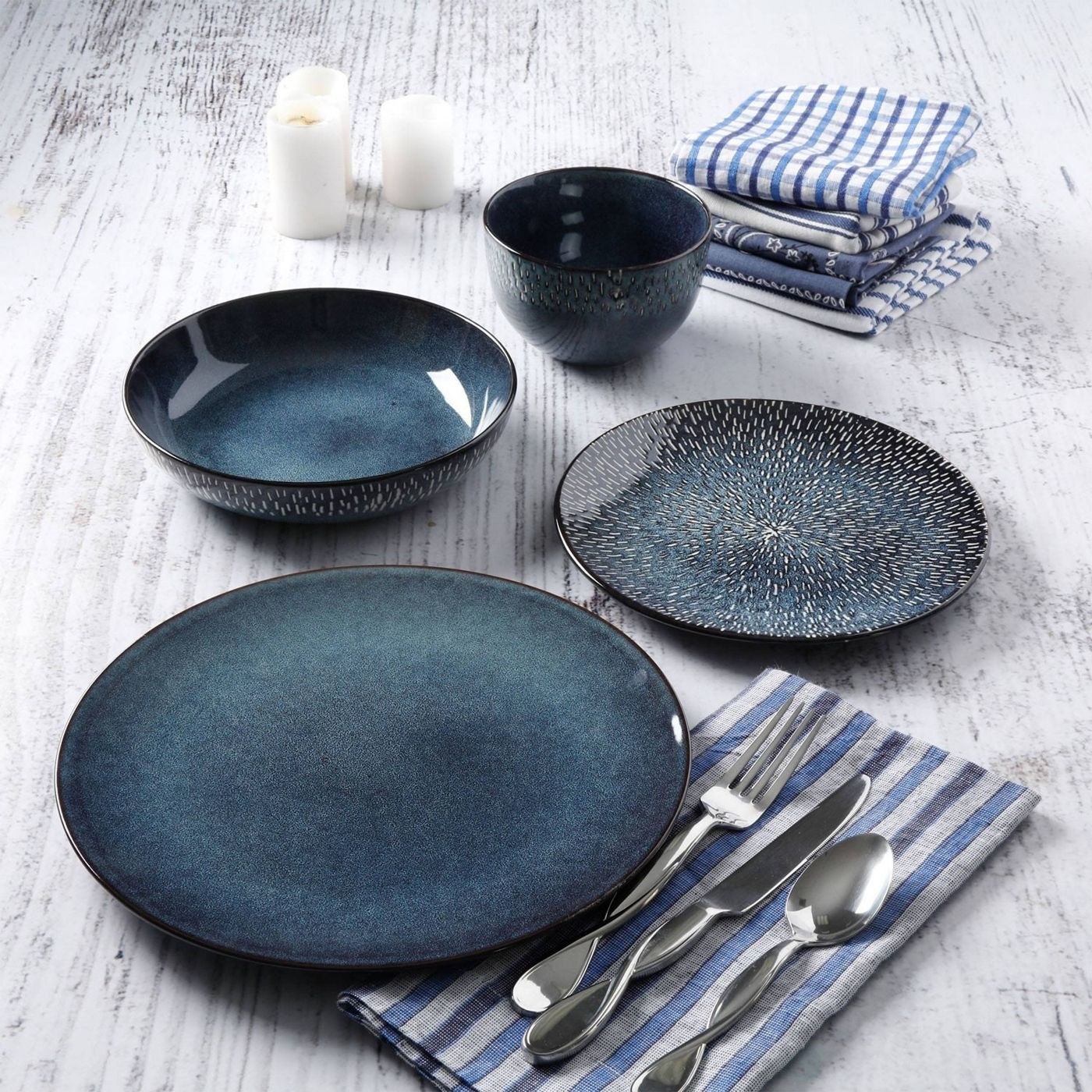 the blue glazed dishes
