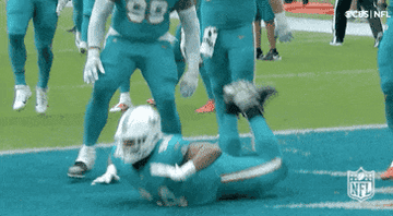 Miami Dolphins player does the worm dance